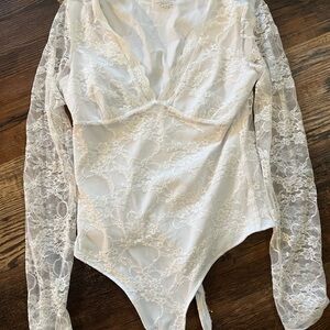 Lace Long-Sleeve V-Neck Bodysuit in Ivory